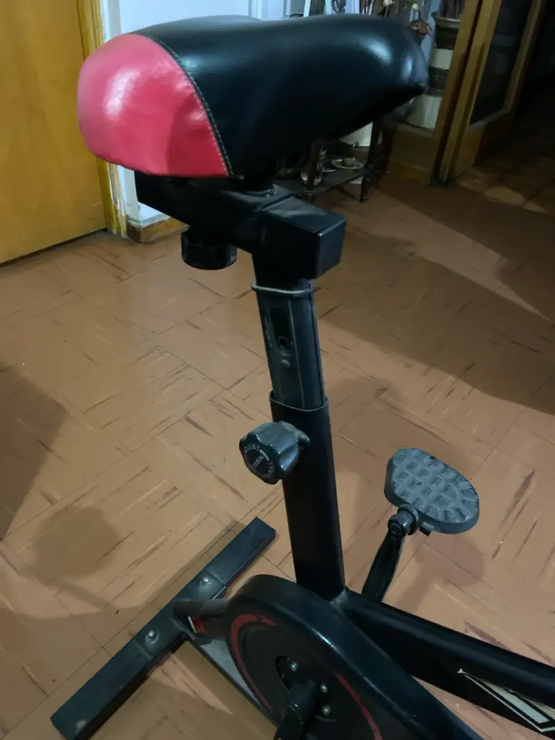 Bicicleta estática fitness negra - 6