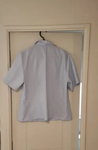 Blusa celeste de manga corta - miniatura 2