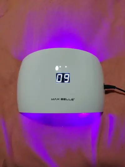 Lámpara UV para uñas Max Belle - miniatura 1