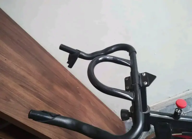 Bicicleta estática negra - 2