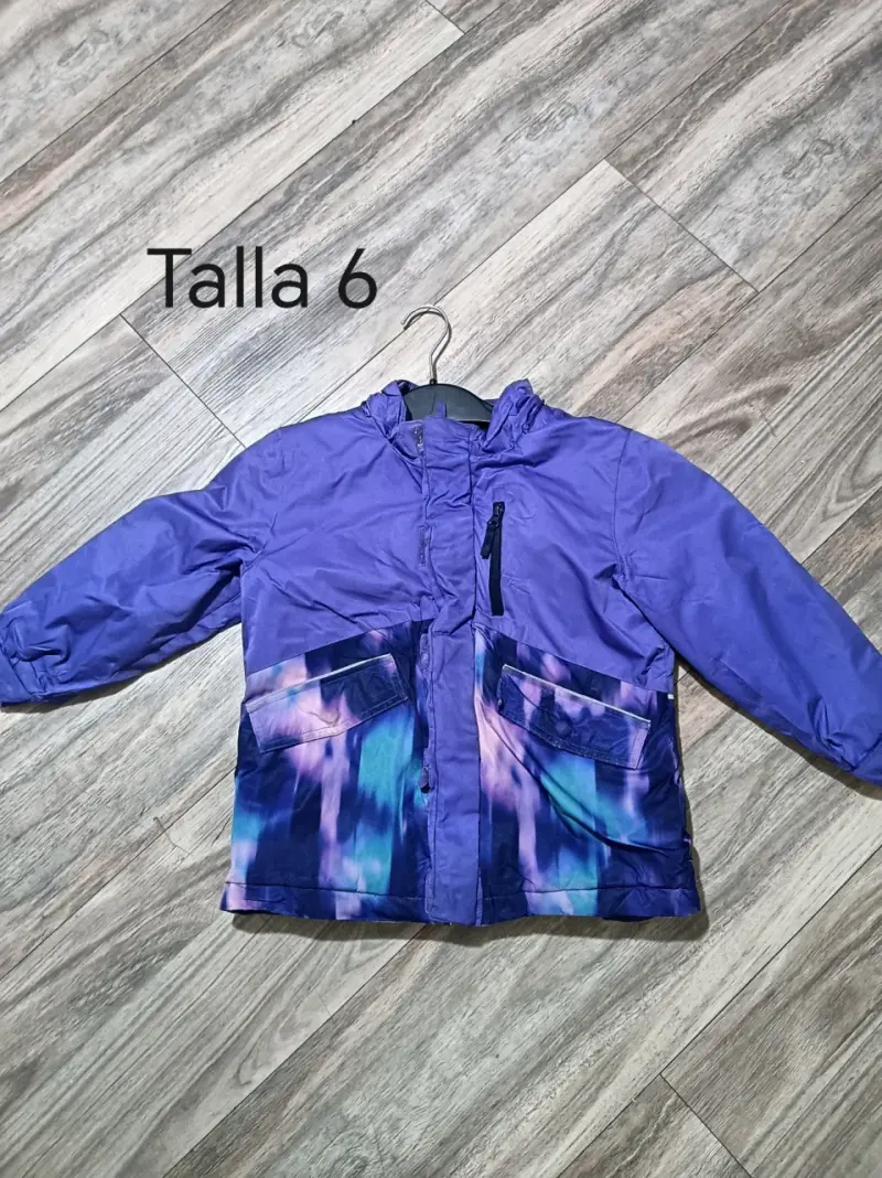 Chaqueta morada talla 6
