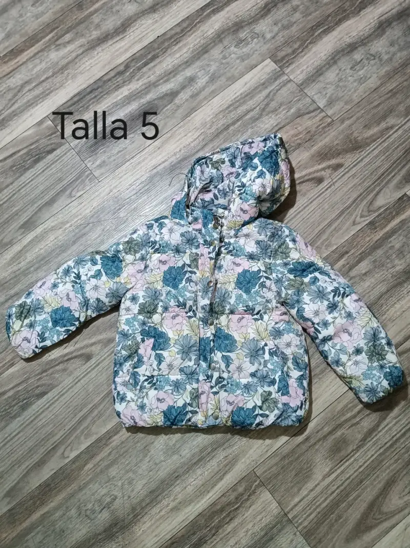 Chaqueta acolchada floral talla 5