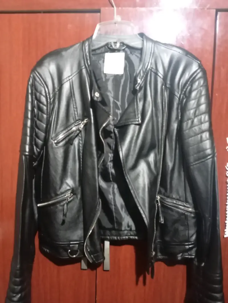 Chaqueta de cuero negra