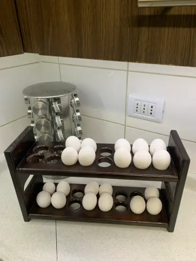 Soporte de huevos de madera - miniatura 1