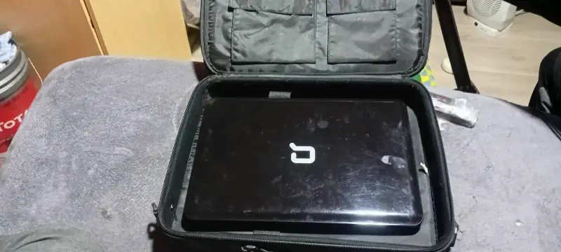 Portátil Compaq en estuche - 1