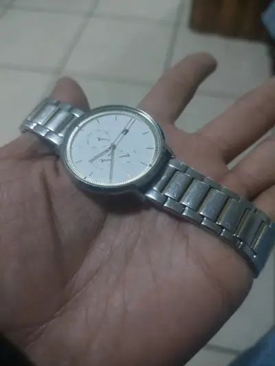 Reloj de pulsera plateado tomy original - miniatura 3