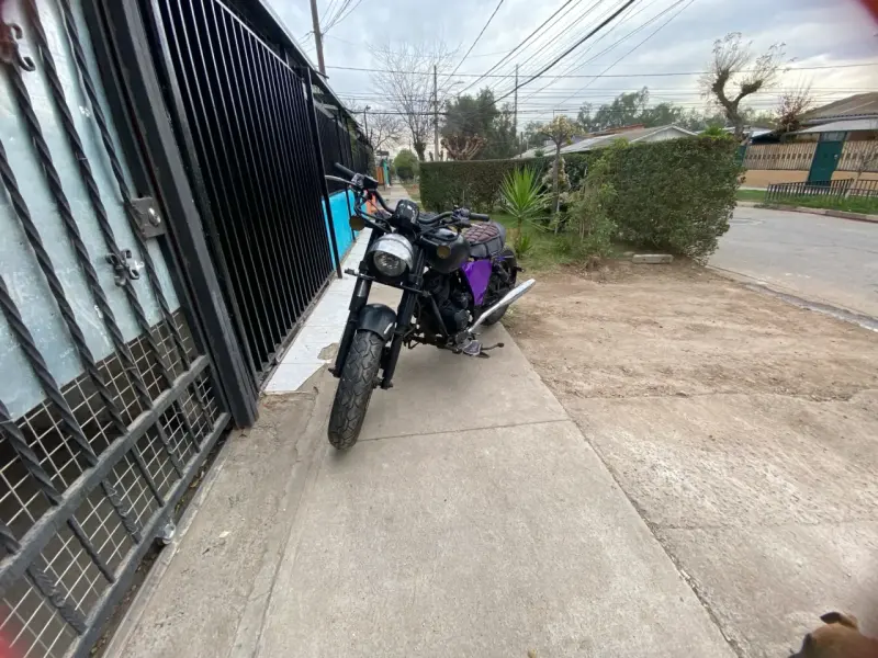 Motocicleta negra usada - 1