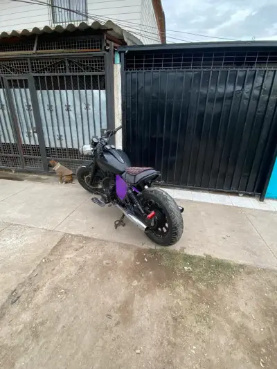 Motocicleta negra usada - miniatura 4