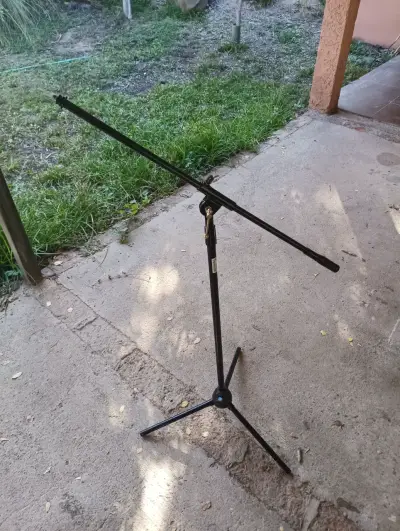 Atril / Pedestal para Micrófono Tornado (Plegable) - miniatura 1