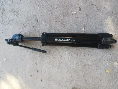 Trípode Soligor Modelo VT-6006 - miniatura 1