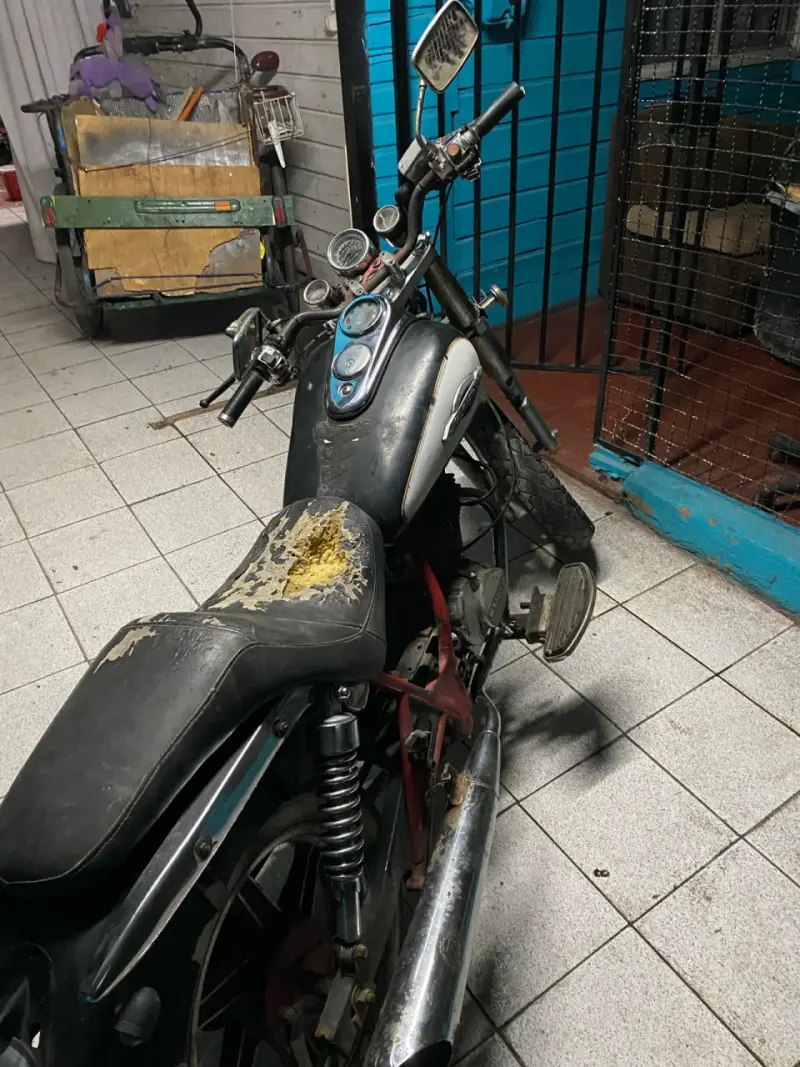Motocicleta clásica para reponer - 3