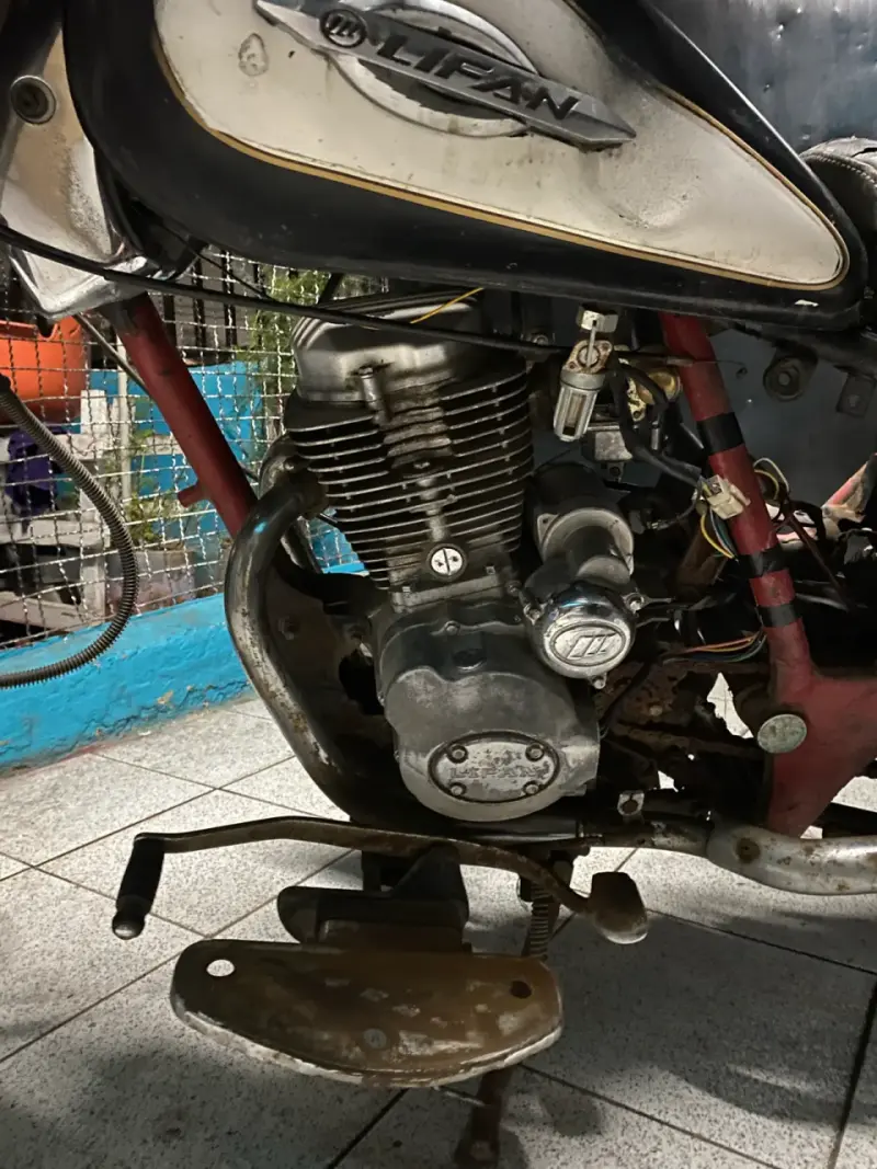 Motocicleta clásica para reponer - 4
