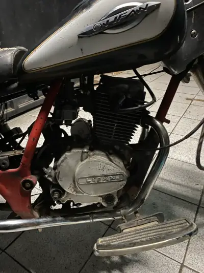 Motocicleta clásica para reponer - miniatura 5