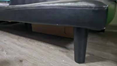 Sofá cama negro de cuero sintético - miniatura 2