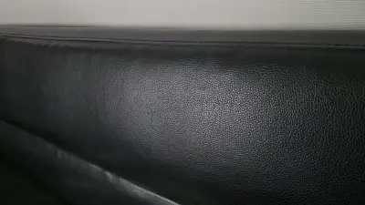 Sofá cama negro de cuero sintético - miniatura 3