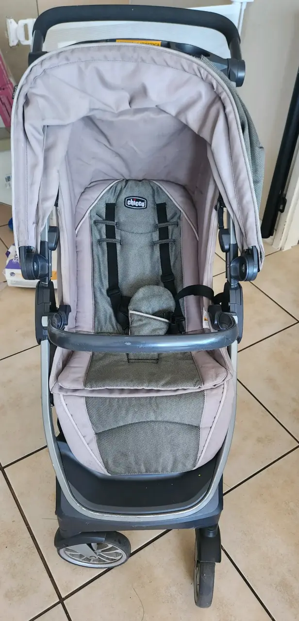 Coche de bebé marca Chicco - 1