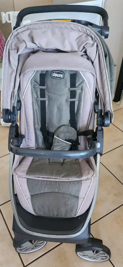 Coche de bebé marca Chicco - miniatura 2