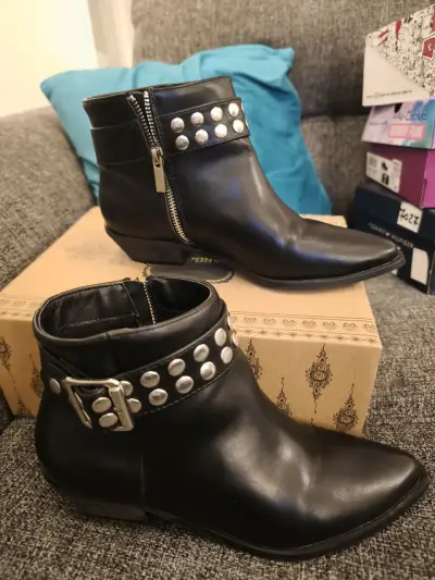 Botines de cuero negro con tachas - miniatura 1