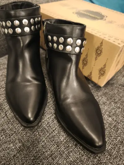 Botines de cuero negro con tachas - miniatura 2