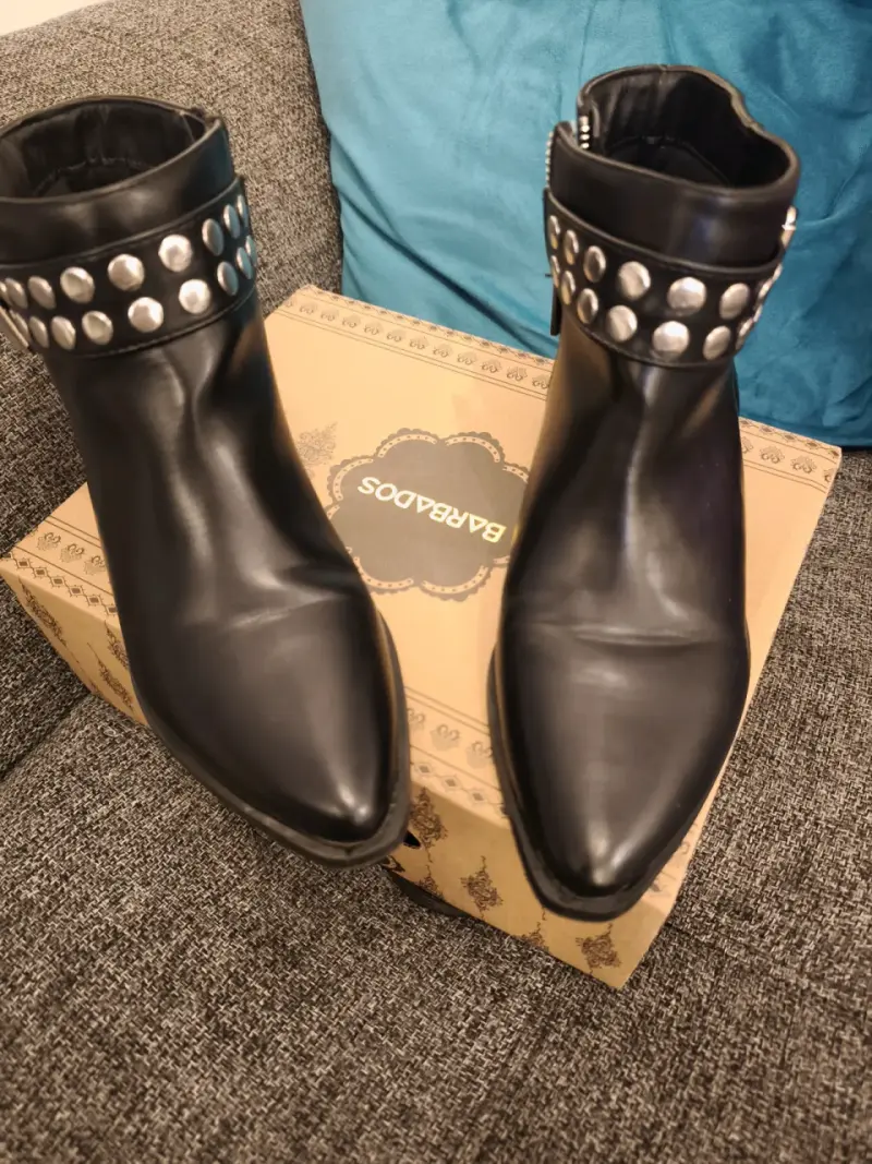 Botines de cuero negro con tachas - 3