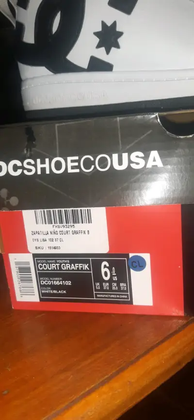 Zapatillas DC blancas  como nuevas - miniatura 3
