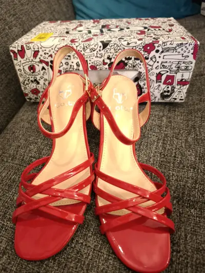 Sandalias rojas de charol - miniatura 1