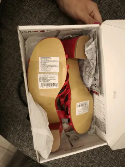 Sandalias rojas de charol - miniatura 5