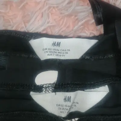 Pantalones negros estampados de corazones - miniatura 2