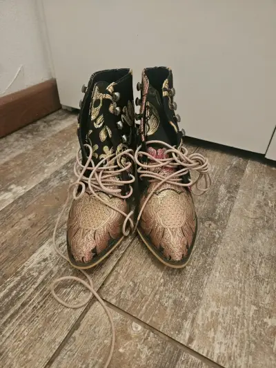 Botines bordados negros y dorados - miniatura 2
