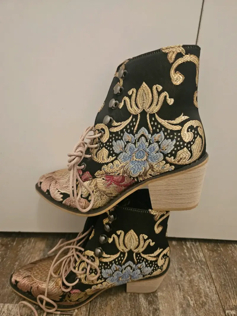 Botines bordados negros y dorados - 3