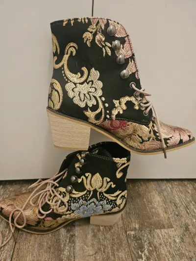 Botines bordados negros y dorados - miniatura 4