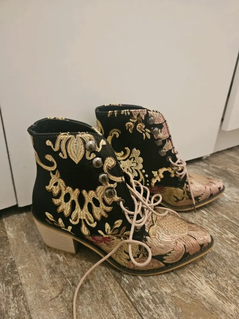 Botines bordados negros y dorados - 5