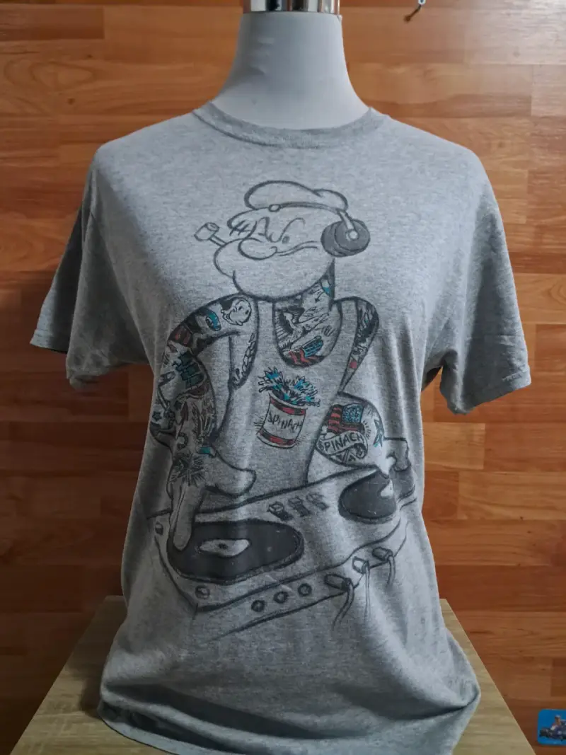 Polera gris con diseño Popeye - 1