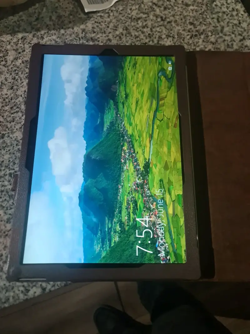 Tablet Microsoft Surface pro 5 Windows con funda - 1