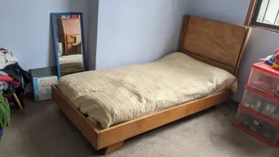 Cuna de madera con cajones,repisas y mudados. - miniatura 4