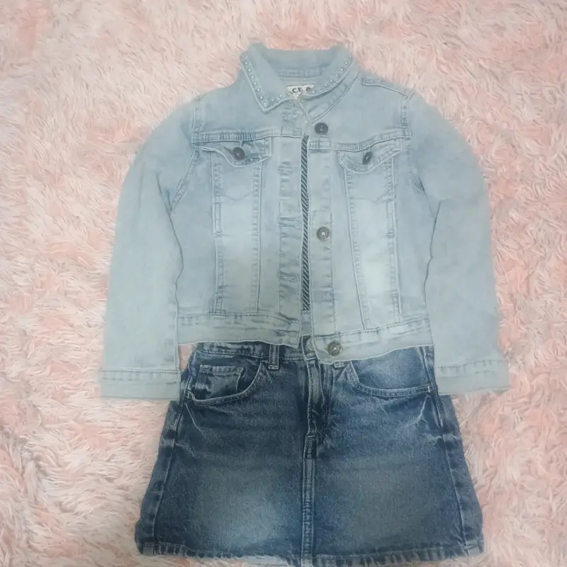 Chaqueta y falda de mezclilla