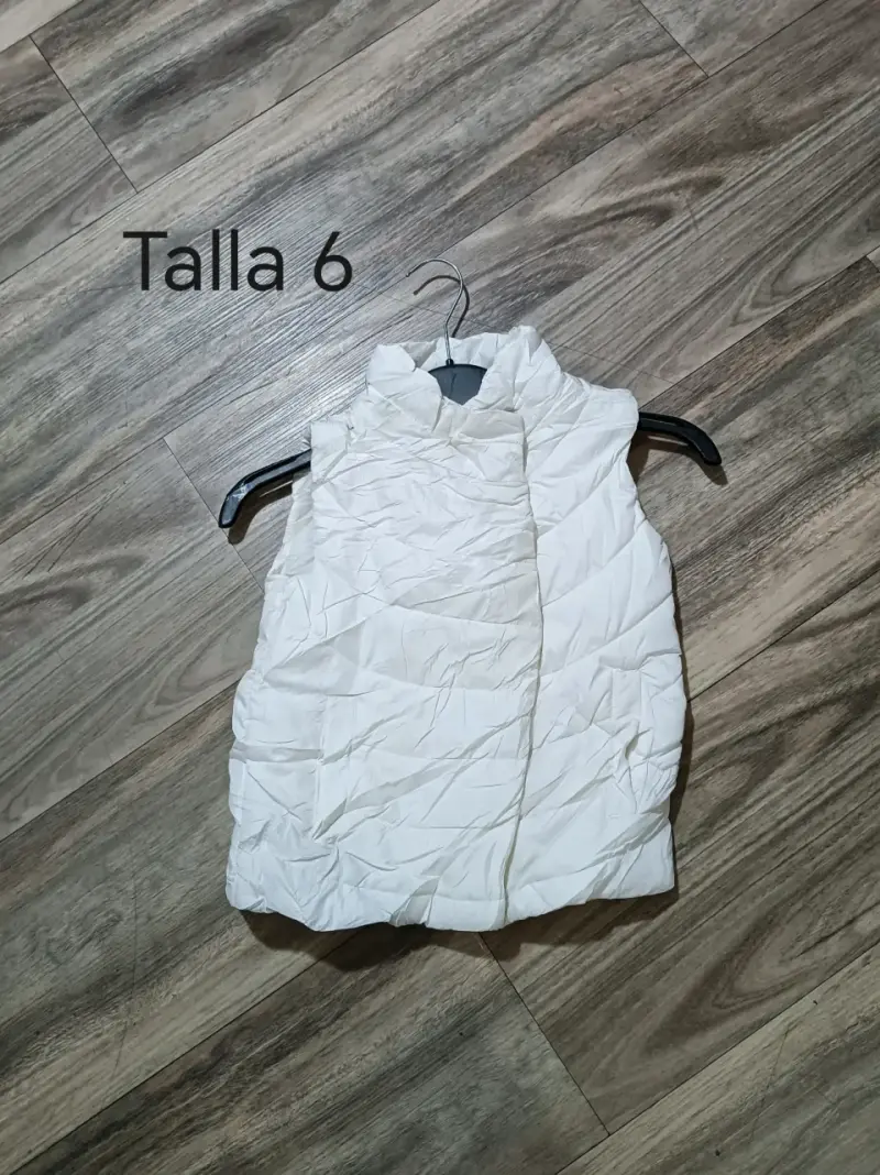 Chaleco acolchado blanco talla 6