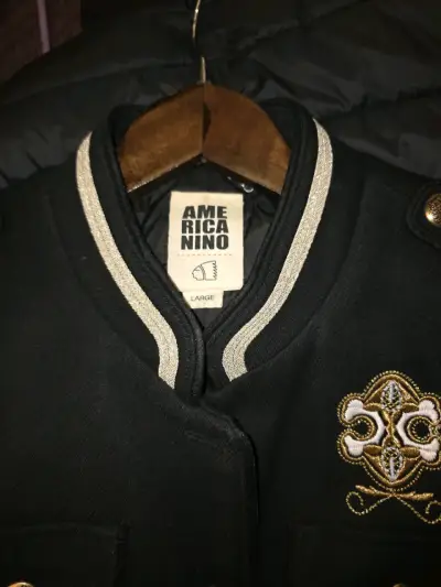 Chaqueta militar negra con broches - miniatura 2