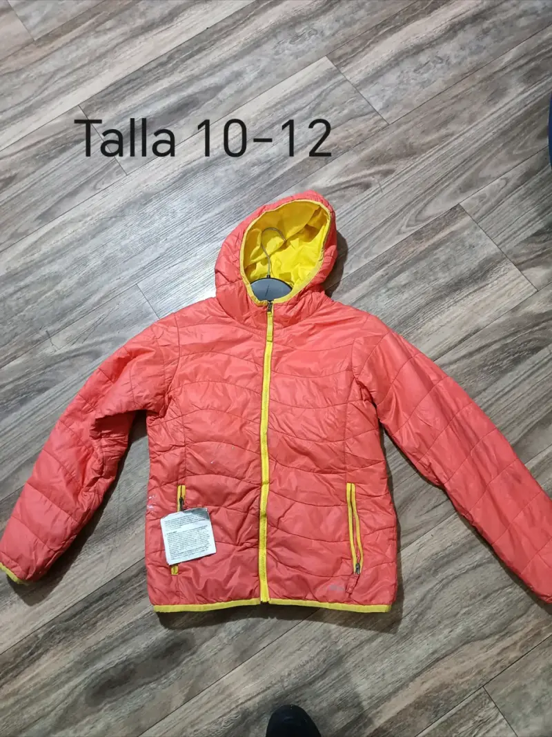 Chaqueta acolchada roja infantil