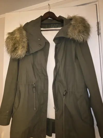 Parka verde con capucha de piel - miniatura 1