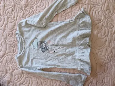 Polera negra con estrellas doradas - miniatura 4