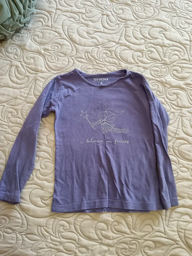 Polera negra con estrellas doradas - 5