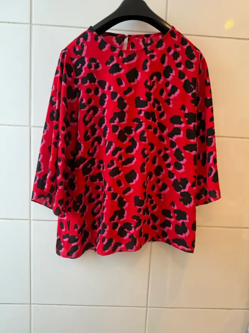 Blusa roja estampado animal print - 1