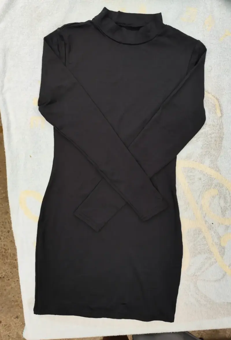 Vestido negro de cuello alto - 2