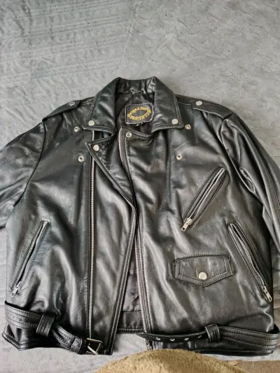 Chaqueta de cuero negra - miniatura 2