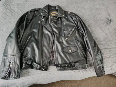 Chaqueta de cuero negra - miniatura 3