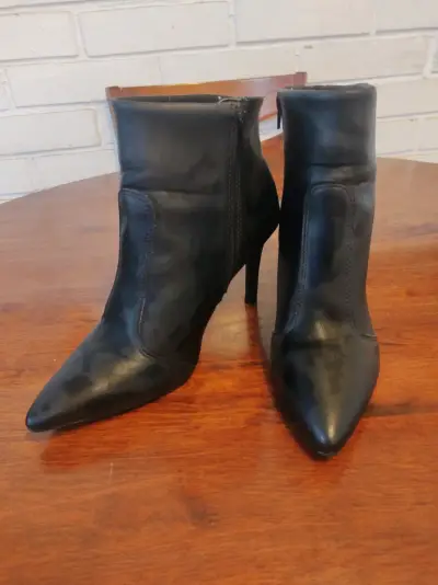 Botines negros con taco alto VIZZANO - miniatura 2