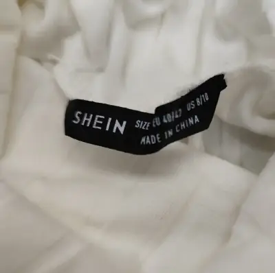 Polera blanca de cuello alto SHEIN - miniatura 3