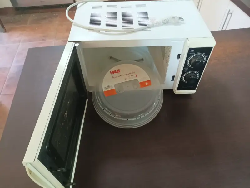 Pack Microondas Somela Fancy 1700 + Tapa Protector - 1