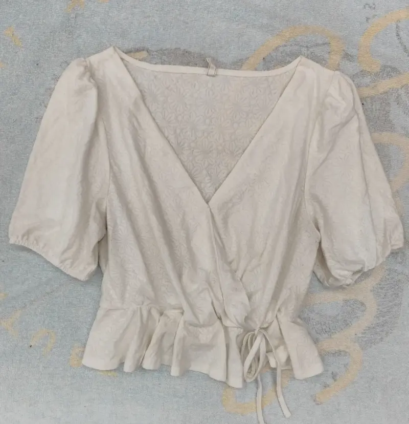 Blusa blanca estilo cruzado - 2